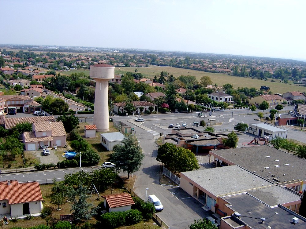 Château d'Eau et Ecole Maternelle