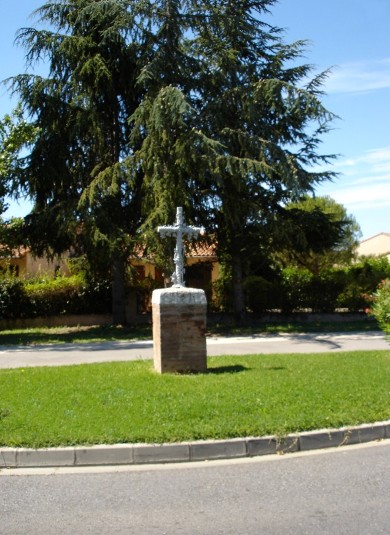 Croix rond point Hauts de Saint-Gilles
